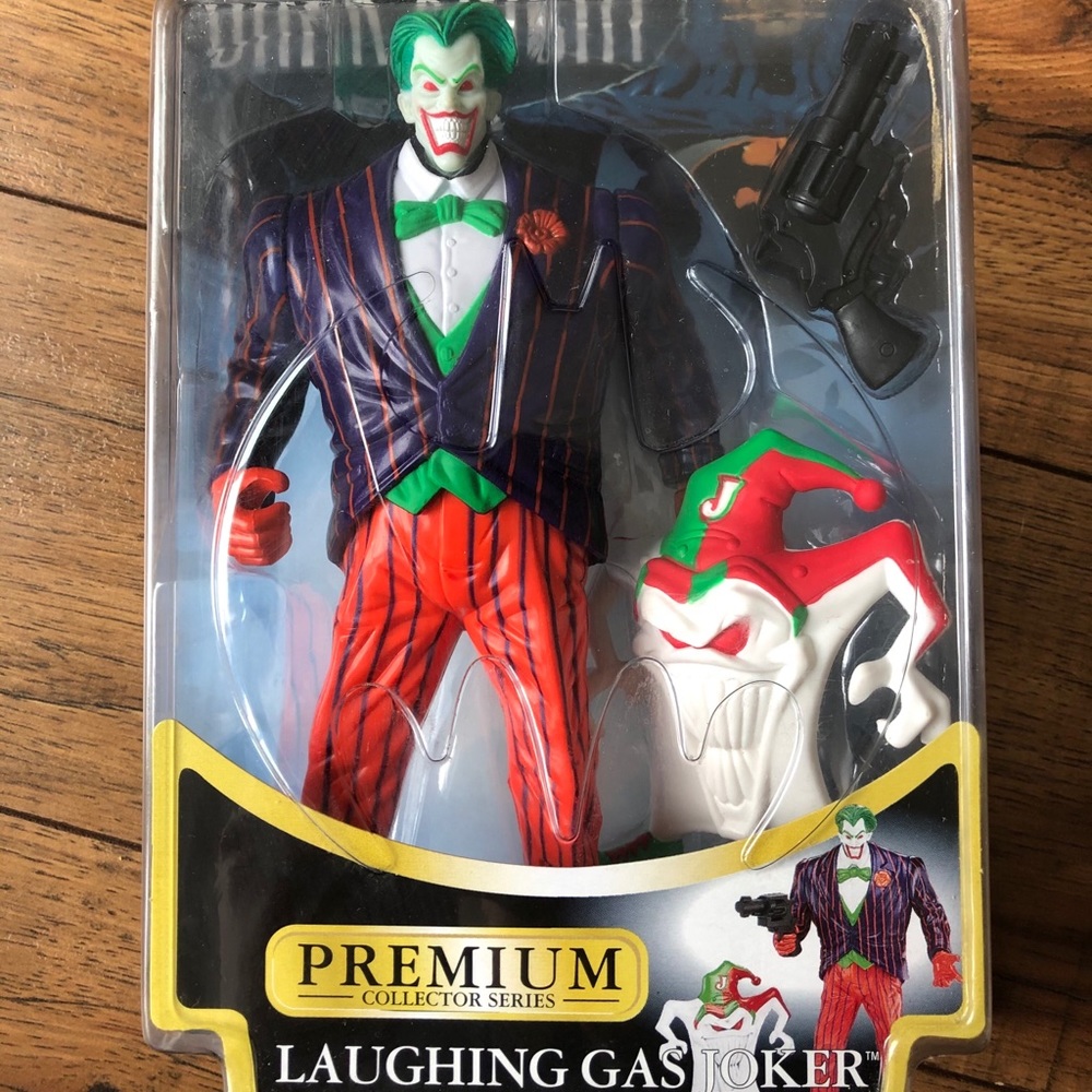 🆕 NIP! Laughing Gas Joker - 1997 Batman figure
